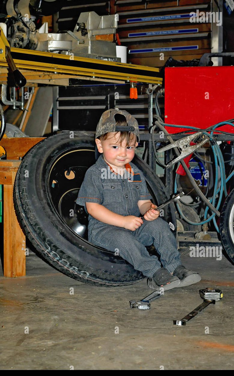 Boy Bengkel gersik 1 boy bengkel gersik