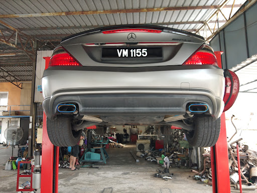 Pusat Ekzos Kereta Siang