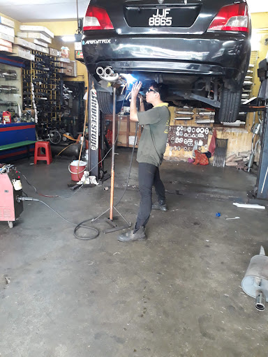Xu Hong Auto Windscreen & Exhaust Service Xu Hong Auto Windscreen & Exhaust Service